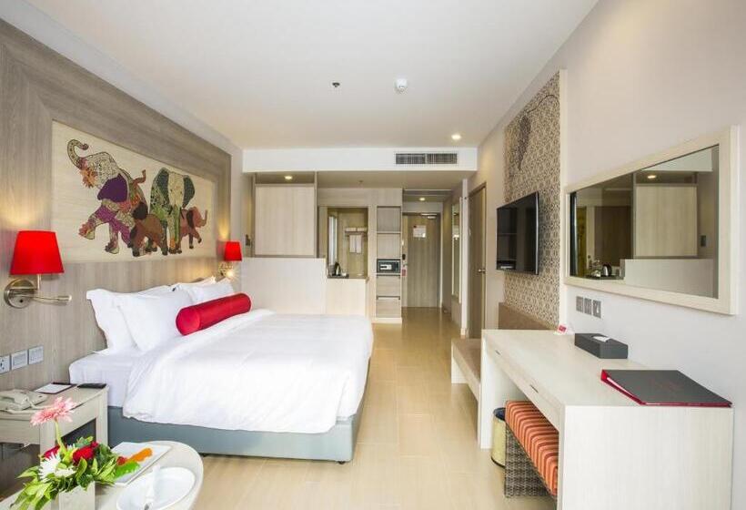 带阳台的豪华间, Ramada By Wyndham Phuket Deevana