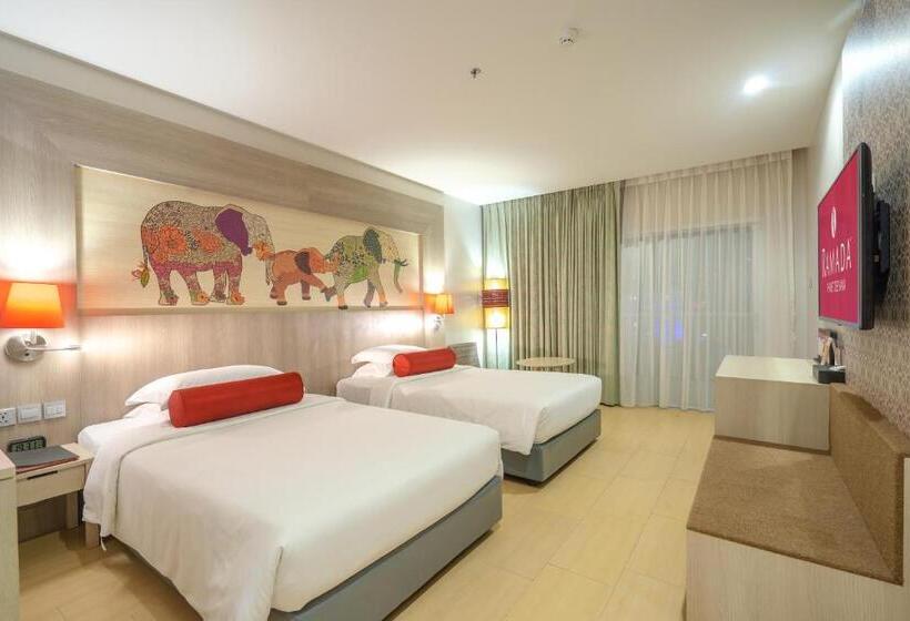 발코니 디럭스 룸, Ramada By Wyndham Phuket Deevana