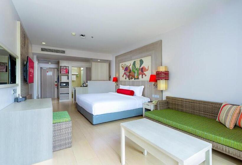 带泳池景观的优质房间, Ramada By Wyndham Phuket Deevana