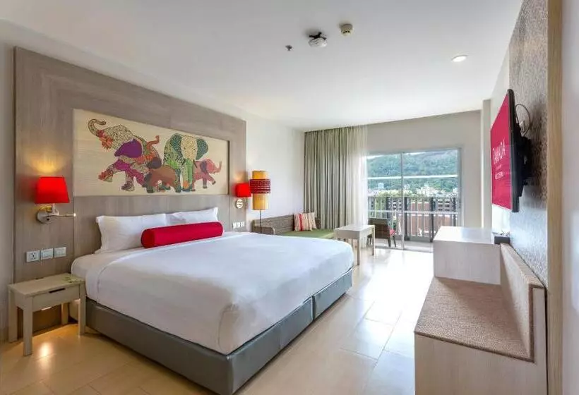 プールビューのプレミアムルーム, Ramada By Wyndham Phuket Deevana