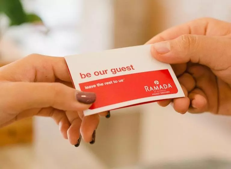 プールビューのプレミアムルーム, Ramada By Wyndham Phuket Deevana