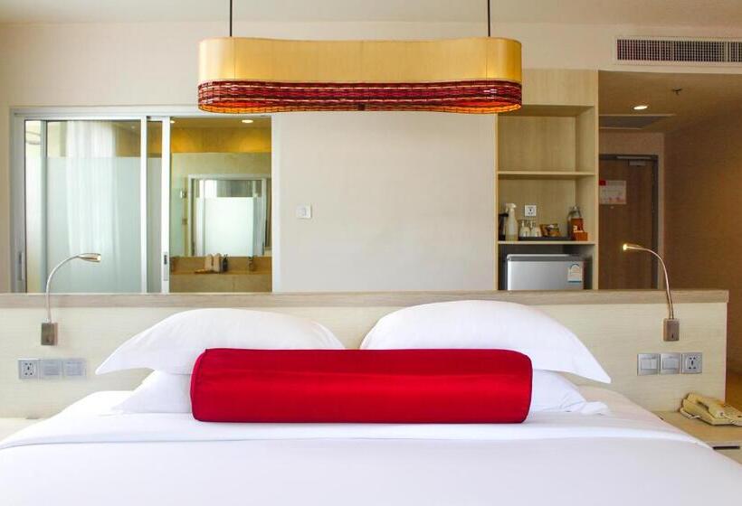 带露台的小型套房, Ramada By Wyndham Phuket Deevana