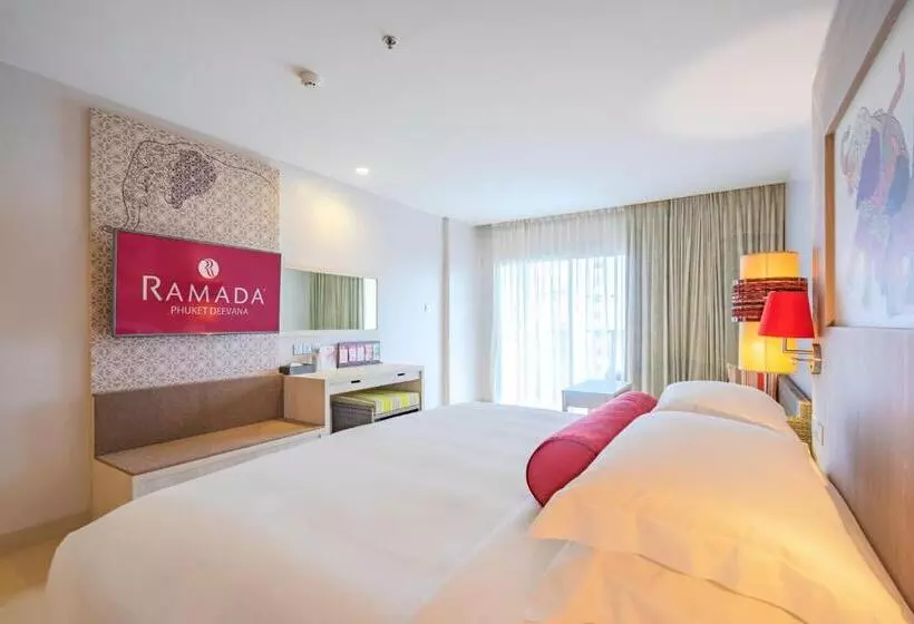 プールビューのプレミアムルーム, Ramada By Wyndham Phuket Deevana