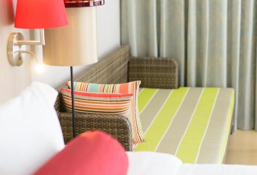 带泳池景观的优质房间, Ramada By Wyndham Phuket Deevana