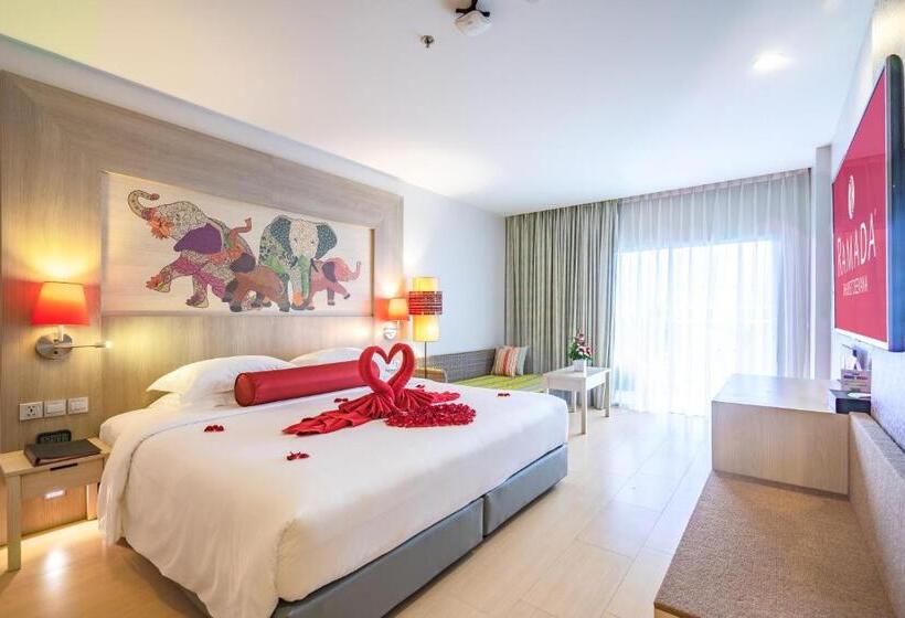 프리미엄 룸 풀장 전망, Ramada By Wyndham Phuket Deevana