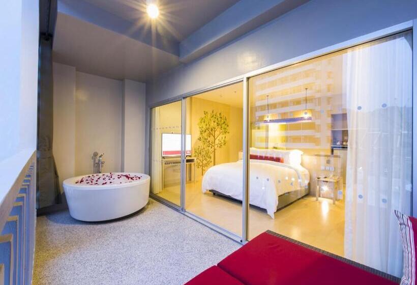 테라스 주니어 스위트, Ramada By Wyndham Phuket Deevana