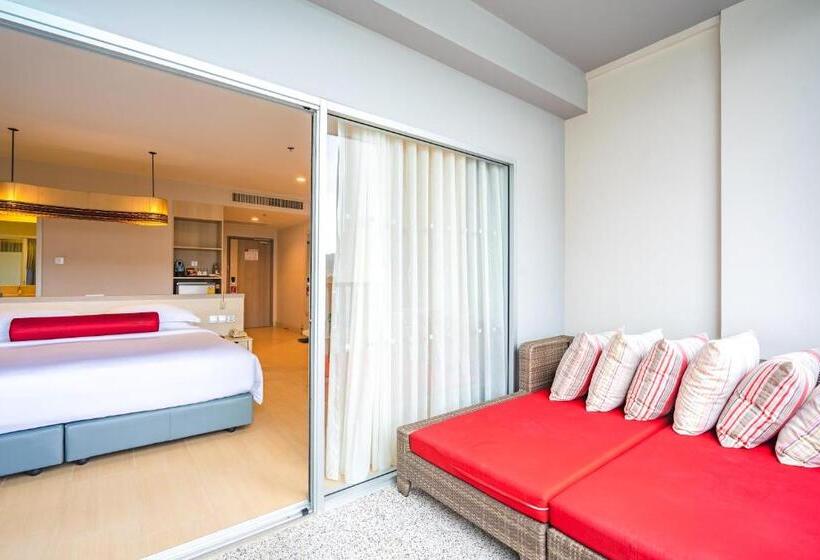 테라스 주니어 스위트, Ramada By Wyndham Phuket Deevana
