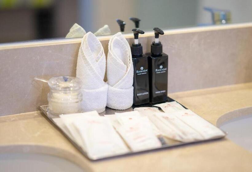 带露台的小型套房, Ramada By Wyndham Phuket Deevana