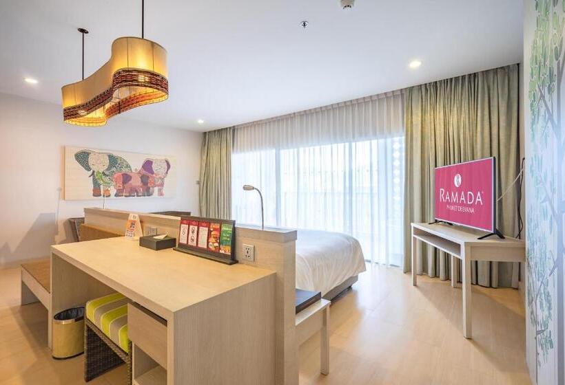 Полулюкс Одноместный с Террасой, Ramada By Wyndham Phuket Deevana