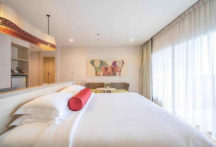 带露台的小型套房, Ramada By Wyndham Phuket Deevana