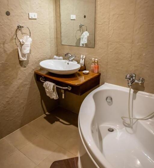 اتاق لوکس, Sada