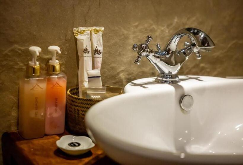 اتاق لوکس, Sada