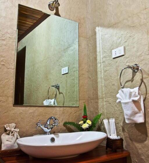 اتاق لوکس, Sada