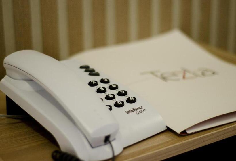 غرفة ديلوكس ثلاثية, Tezla