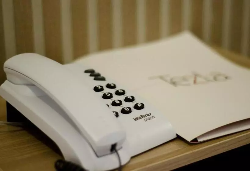 Deluxe Kolmen Hengen Huone, Tezla