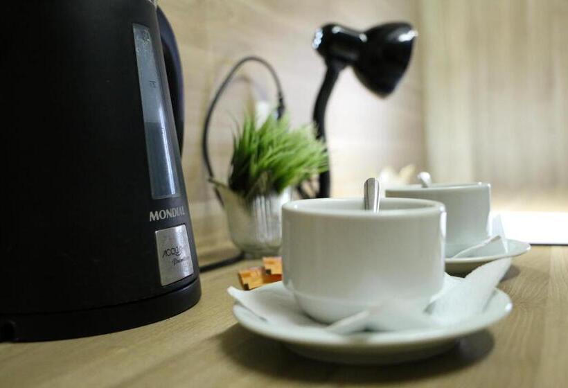 غرفة قياسية مزوَّدة بشُرفة, Tezla