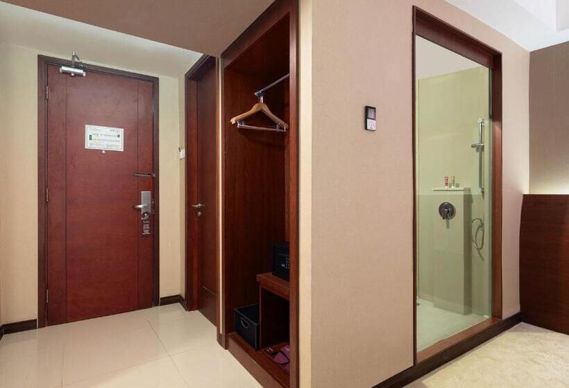 Номер Deluxe, The Alana Yogyakarta Hotel And Convention Center