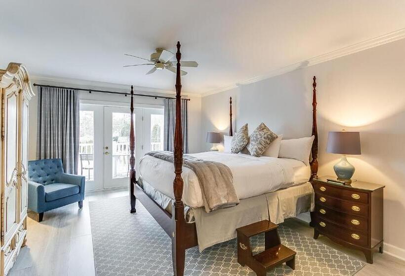 חדר דחוקס עם מיטת קינג, The Geneva Inn