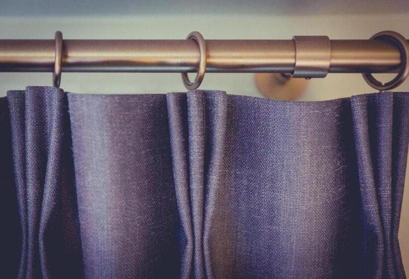 غرفة قياسية, Lia