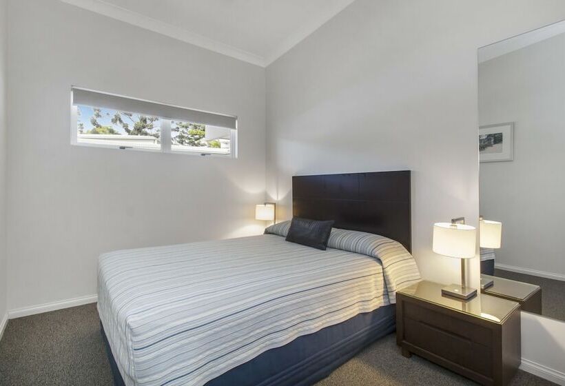 Апартаменты 3 Спальни Вид на Море, The Lookout Resort Noosa