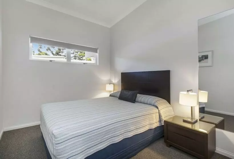 آپارتمان 3 خوابه با چشم‌انداز دریا, The Lookout Resort Noosa