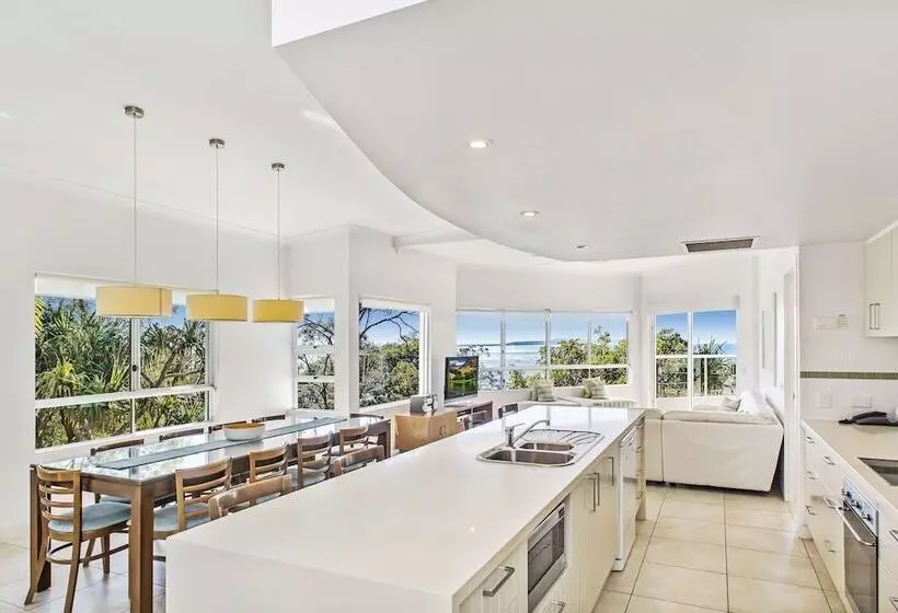 آپارتمان 3 خوابه با چشم‌انداز دریا, The Lookout Resort Noosa
