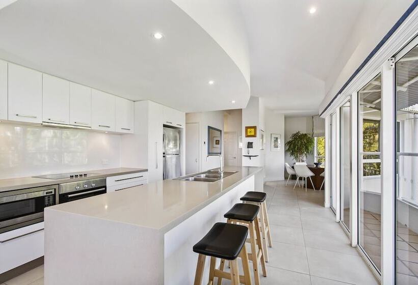 Апартаменты 3 Спальни Вид на Море, The Lookout Resort Noosa