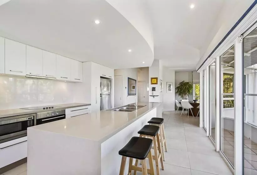 آپارتمان 3 خوابه با چشم‌انداز دریا, The Lookout Resort Noosa