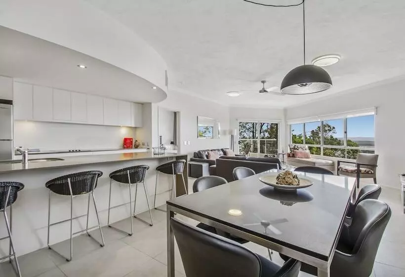 3 Bedroom Deluxe Apartment Sea View, The Lookout Resort Noosa