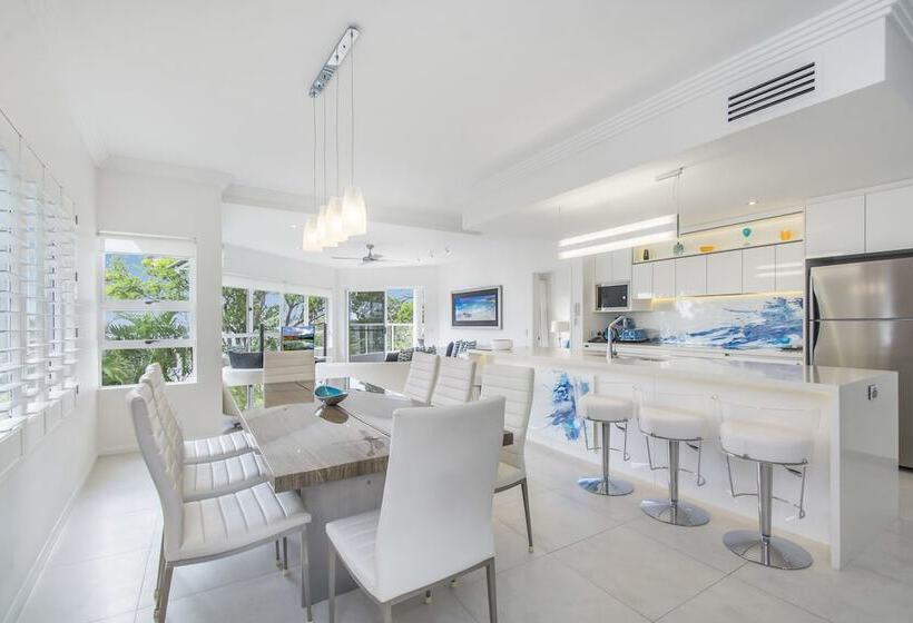 Апартаменты Deluxe 3 Спальни Вид на Море, The Lookout Resort Noosa
