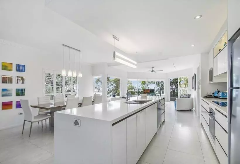 3 Bedroom Deluxe Apartment Sea View, The Lookout Resort Noosa