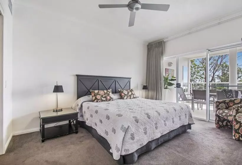 1 Bedroom Deluxe Apartment Sea View, The Lookout Resort Noosa