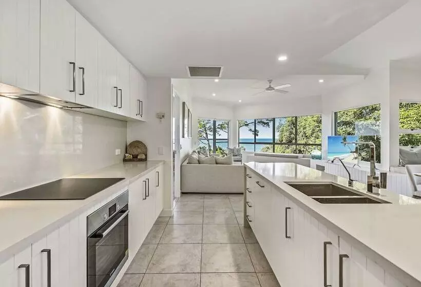 1 Bedroom Deluxe Apartment Sea View, The Lookout Resort Noosa