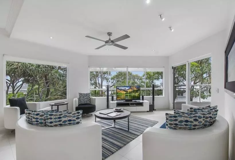 1 Bedroom Deluxe Apartment Sea View, The Lookout Resort Noosa