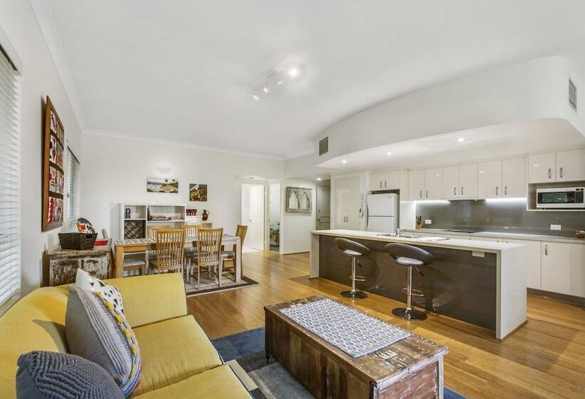 Апартаменты 3 Спальни, The Lookout Resort Noosa