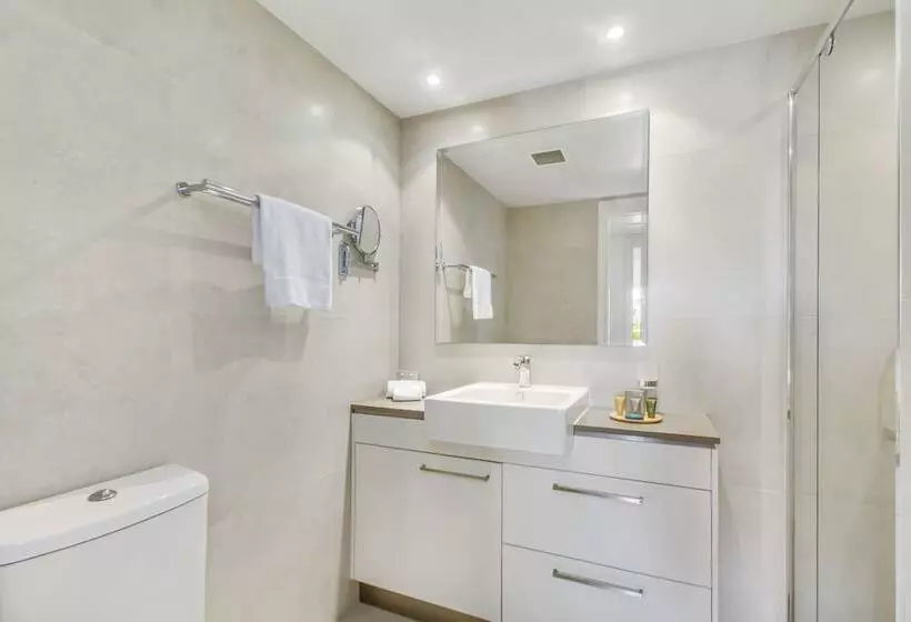 3 Bedroom Deluxe Apartment Sea View, The Lookout Resort Noosa