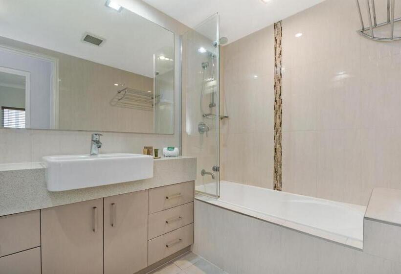 Апартаменты 3 Спальни Вид на Море, The Lookout Resort Noosa