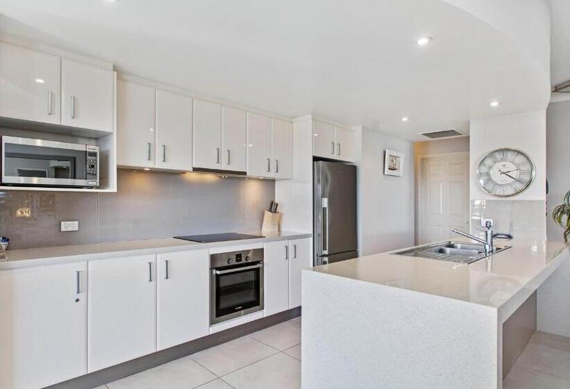 Апартаменты 3 Спальни Вид на Море, The Lookout Resort Noosa