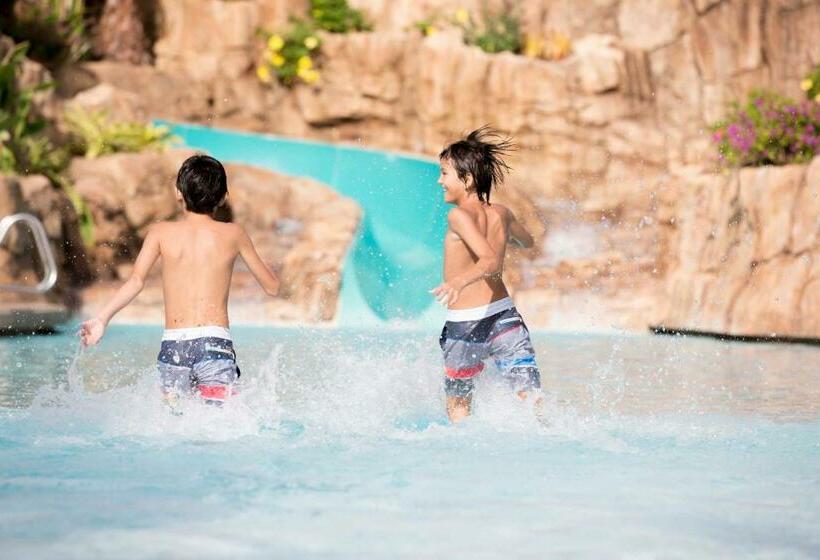 اتاق استاندارد با چشم‌انداز استخر, Loews Sapphire Falls Resort at Universal Orlando