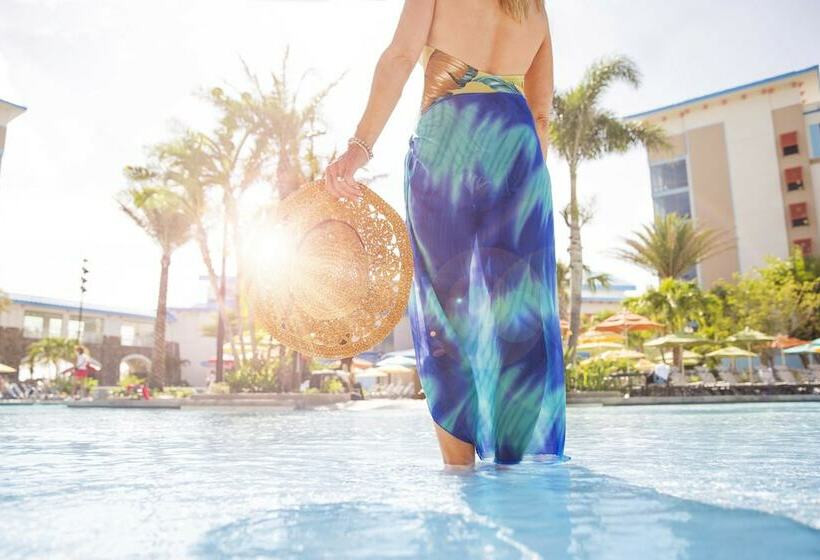 اتاق استاندارد با چشم‌انداز استخر, Loews Sapphire Falls Resort at Universal Orlando