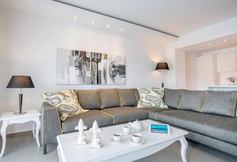 شقة لشخصين مزود بحمام سباحة, Avaton Luxury Beach Resort   Relais & Chateaux