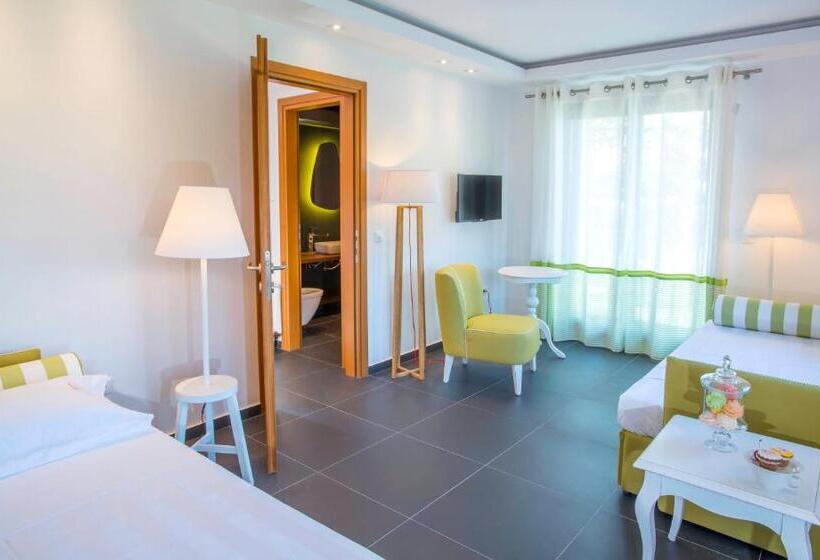 شقة لشخصين مزود بحمام سباحة, Avaton Luxury Beach Resort   Relais & Chateaux