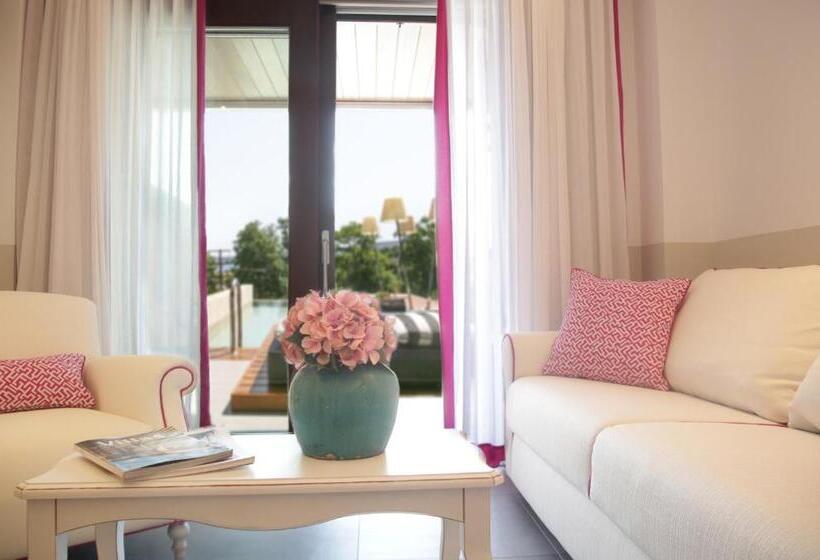 جناح جونيور مزوَّد بحمام سباحة, Avaton Luxury Beach Resort   Relais & Chateaux