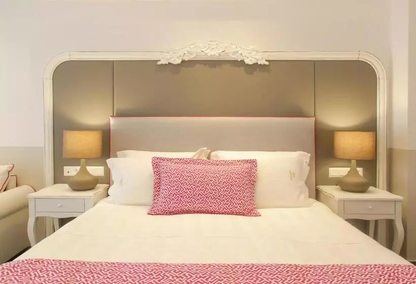 Juniorsviitti Uima-allas, Avaton Luxury Beach Resort Relais & Chateaux