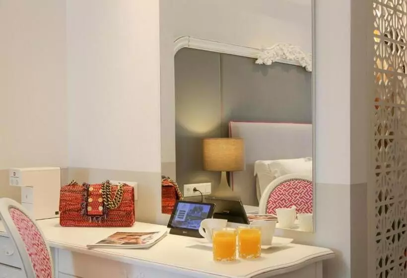 Juniorsviitti Uima-allas, Avaton Luxury Beach Resort Relais & Chateaux