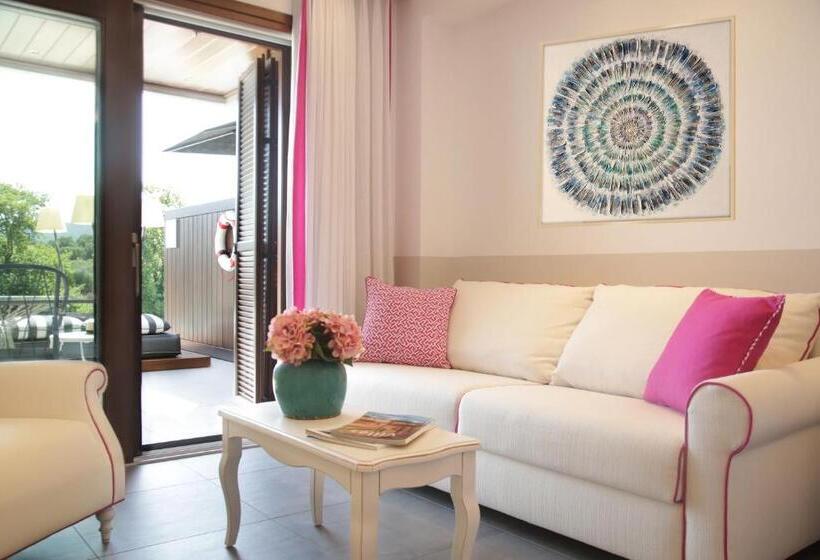 جناح جونيور مزوَّد بحمام سباحة, Avaton Luxury Beach Resort   Relais & Chateaux