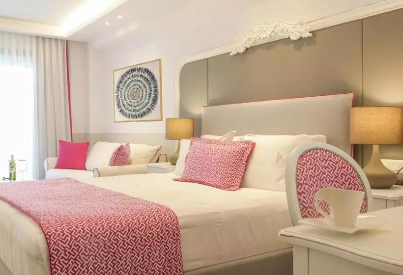 Juniorsviitti Uima-allas, Avaton Luxury Beach Resort Relais & Chateaux