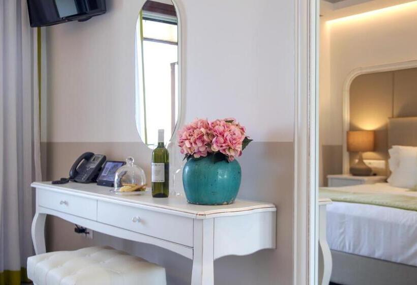 غرفة ديلوكس مطلّة علي البحر, Avaton Luxury Beach Resort   Relais & Chateaux