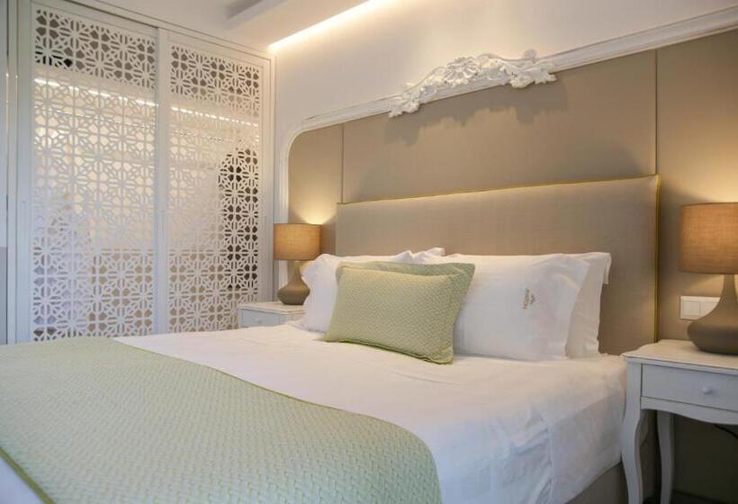 غرفة ديلوكس مطلّة علي البحر, Avaton Luxury Beach Resort   Relais & Chateaux