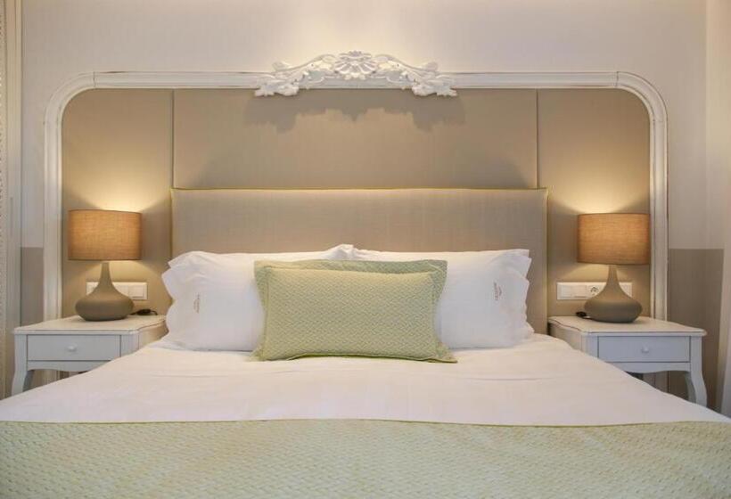 غرفة ديلوكس مطلّة علي البحر, Avaton Luxury Beach Resort   Relais & Chateaux